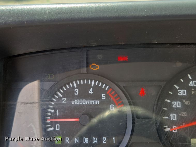 image for item EM7150 2019 Isuzu  NPR box truck