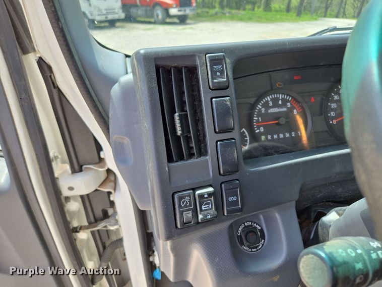 image for item EM7150 2019 Isuzu  NPR box truck