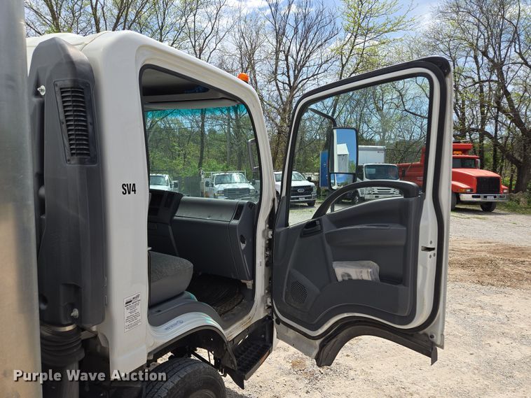 image for item EM7150 2019 Isuzu  NPR box truck