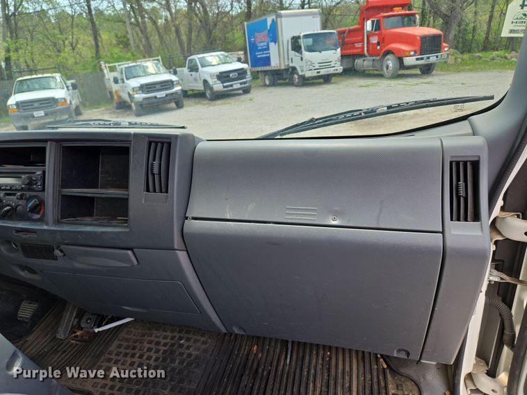 image for item EM7150 2019 Isuzu  NPR box truck