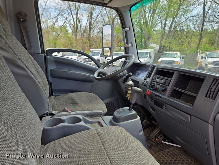 image for item EM7150 2019 Isuzu  NPR box truck