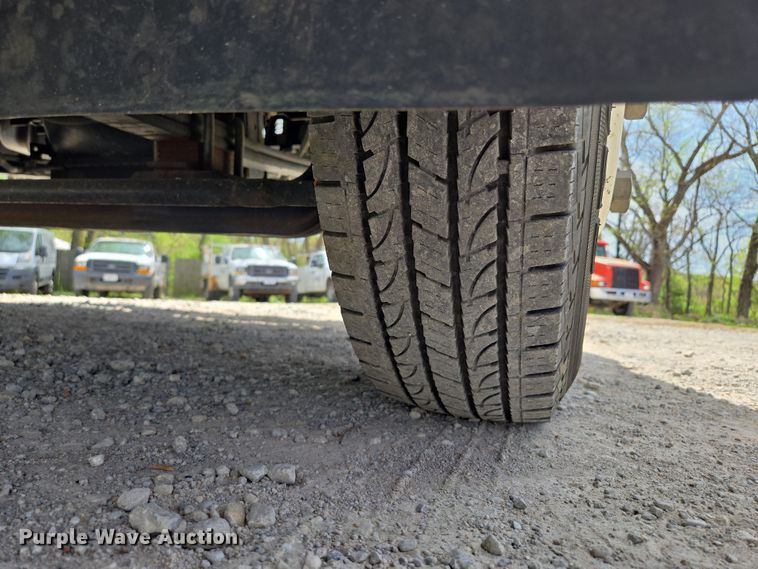 image for item EM7150 2019 Isuzu  NPR box truck