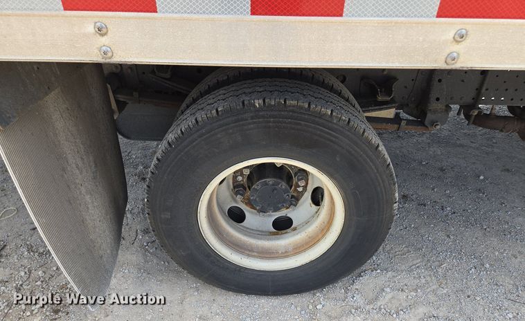 image for item EM7150 2019 Isuzu  NPR box truck