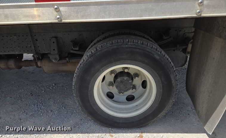 image for item EM7150 2019 Isuzu  NPR box truck