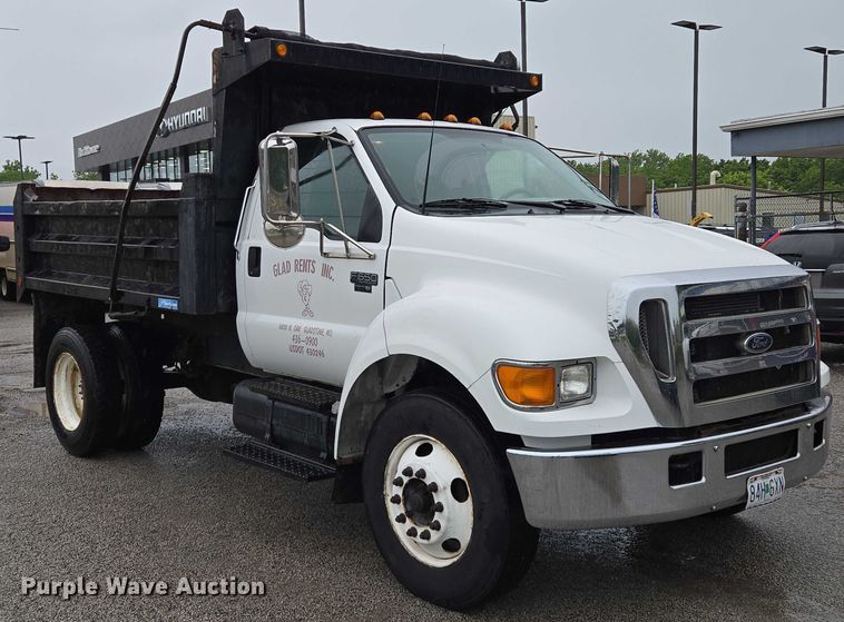 image for item EM7383 2004 Ford F650 Super Duty XL dump truck