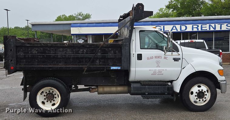 image for item EM7383 2004 Ford F650 Super Duty XL dump truck