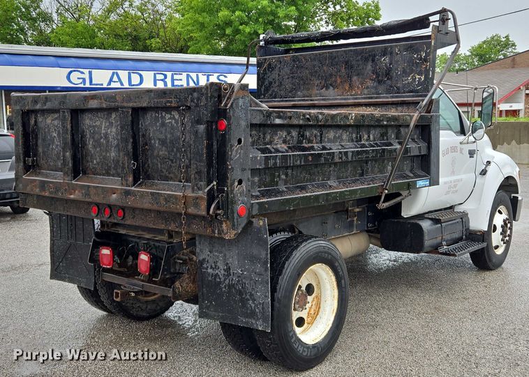 image for item EM7383 2004 Ford F650 Super Duty XL dump truck