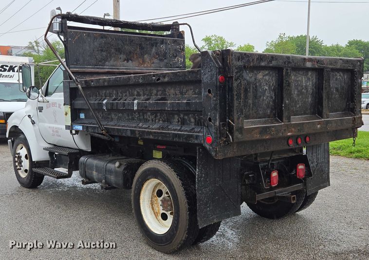 image for item EM7383 2004 Ford F650 Super Duty XL dump truck