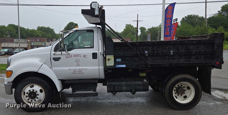 image for item EM7383 2004 Ford F650 Super Duty XL dump truck