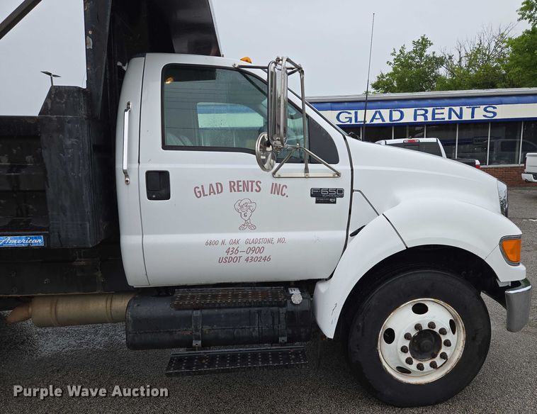 image for item EM7383 2004 Ford F650 Super Duty XL dump truck