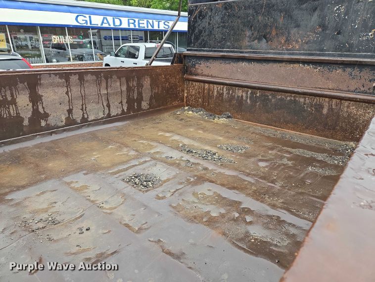 image for item EM7383 2004 Ford F650 Super Duty XL dump truck