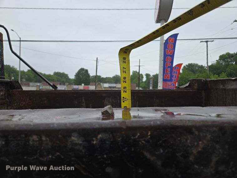 image for item EM7383 2004 Ford F650 Super Duty XL dump truck