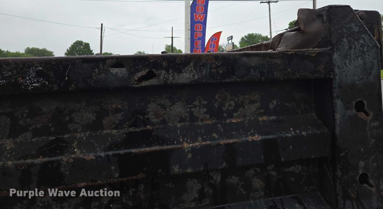 image for item EM7383 2004 Ford F650 Super Duty XL dump truck