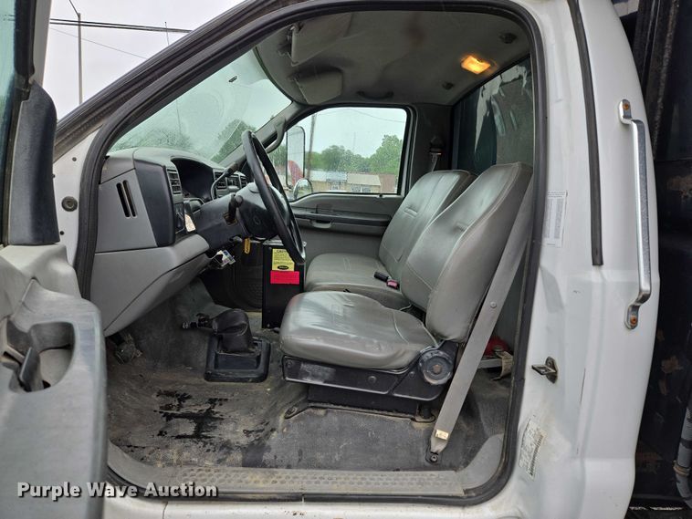 image for item EM7383 2004 Ford F650 Super Duty XL dump truck