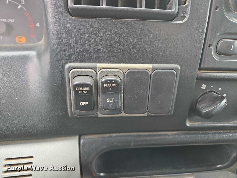 image for item EM7383 2004 Ford F650 Super Duty XL dump truck