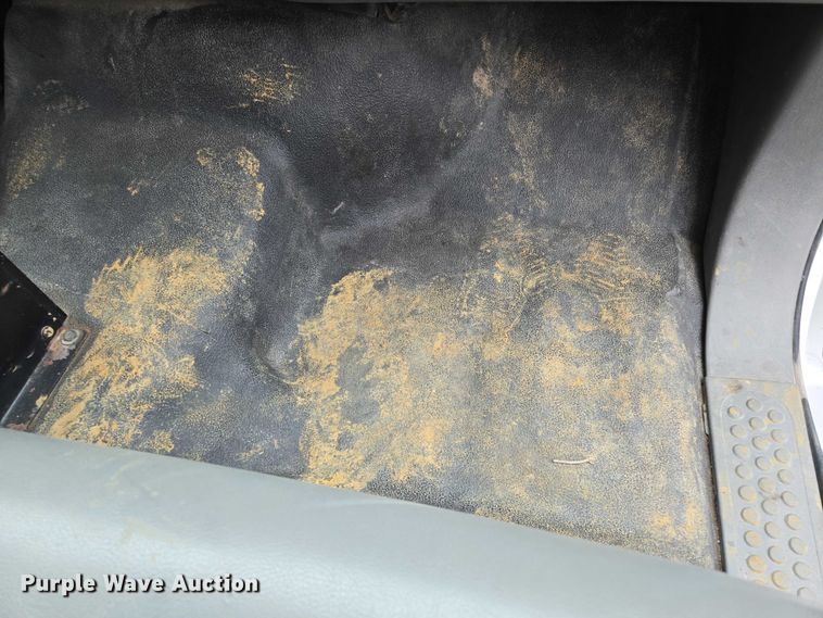 image for item EM7383 2004 Ford F650 Super Duty XL dump truck