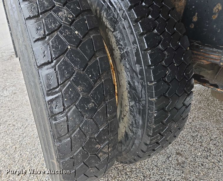 image for item EM7383 2004 Ford F650 Super Duty XL dump truck