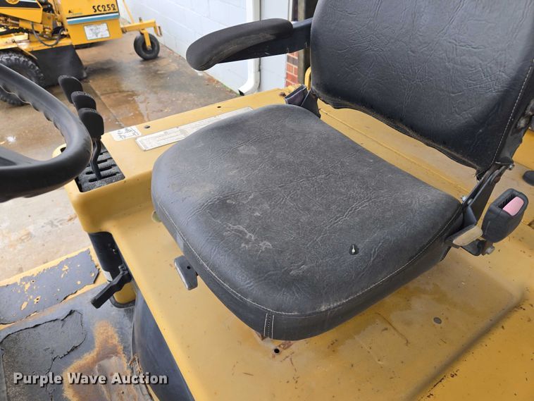 image for item EM7385 Daewoo G25S forklift