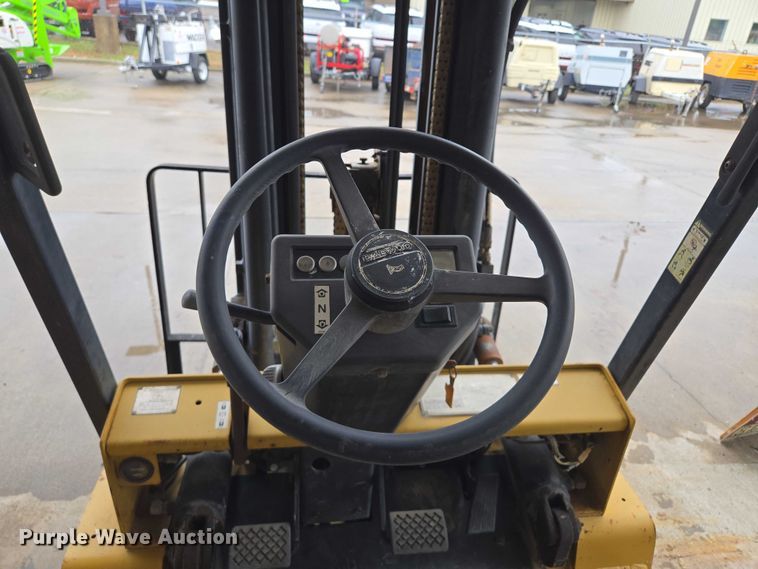image for item EM7385 Daewoo G25S forklift