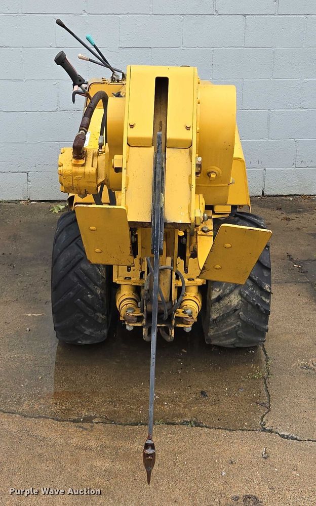 image for item EM7386 1999 Vermeer LM25 vibratory cable plow