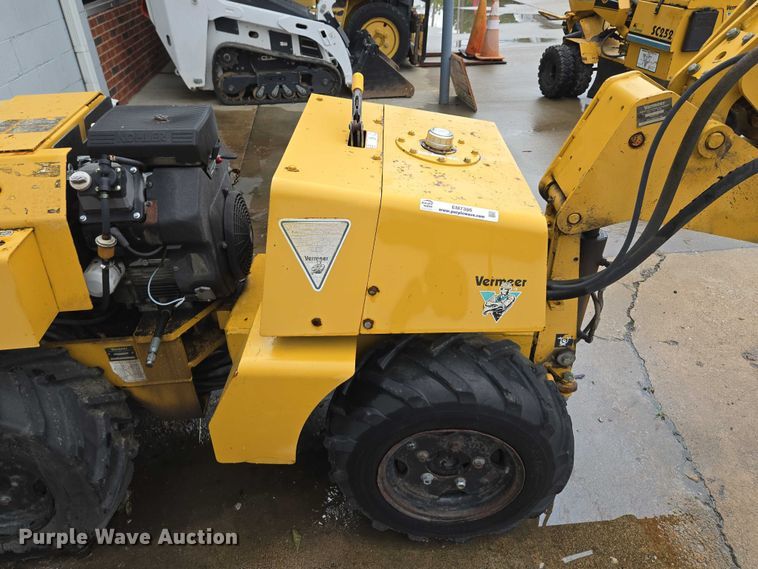 image for item EM7386 1999 Vermeer LM25 vibratory cable plow