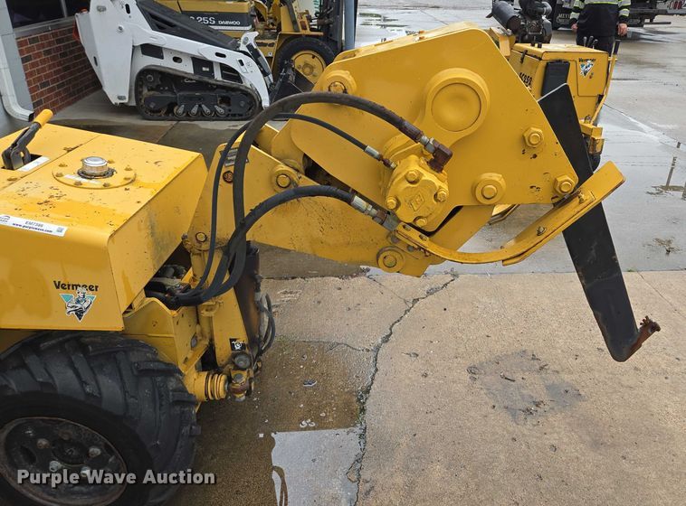 image for item EM7386 1999 Vermeer LM25 vibratory cable plow