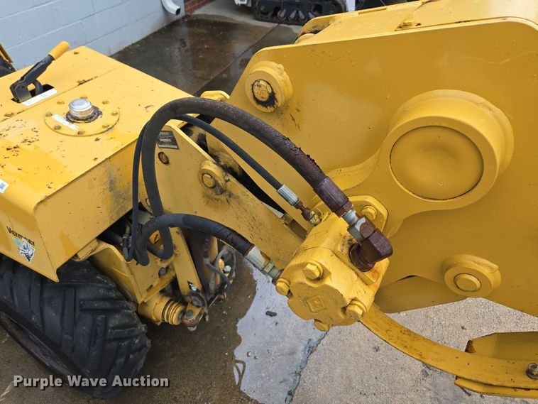 image for item EM7386 1999 Vermeer LM25 vibratory cable plow