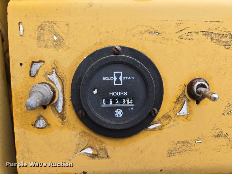 image for item EM7386 1999 Vermeer LM25 vibratory cable plow