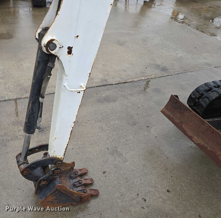 image for item EM7390 2011 Bobcat 324 M mini excavator