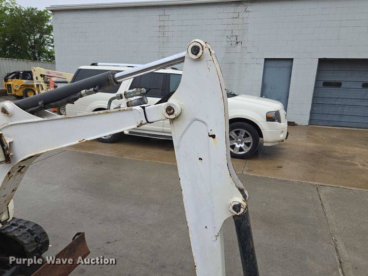 image for item EM7390 2011 Bobcat 324 M mini excavator