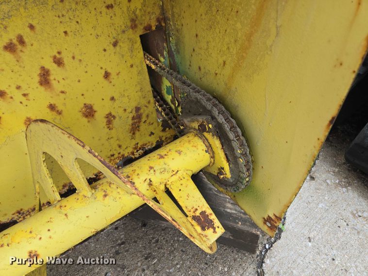 image for item EM7393 John Deere snow blower