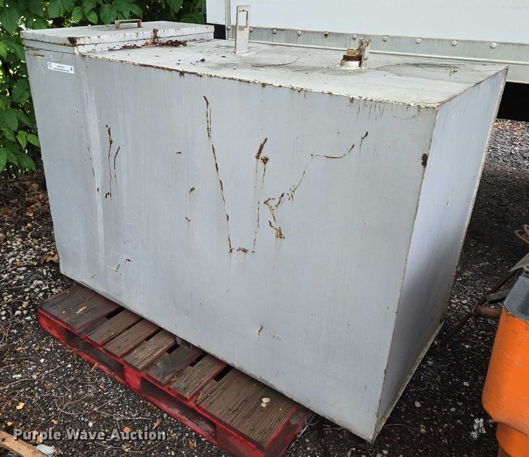 image for item EM7404 Tank