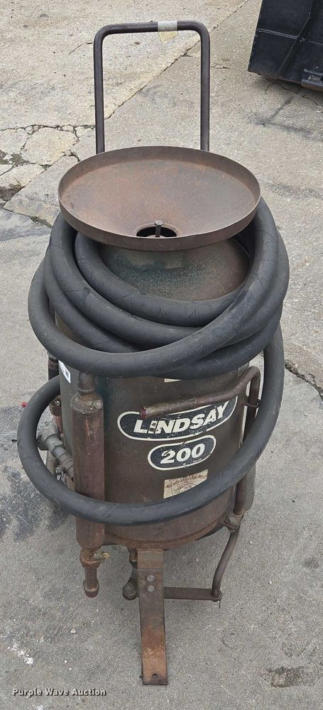 image for item EM7411 Lindsay 200 sand blaster