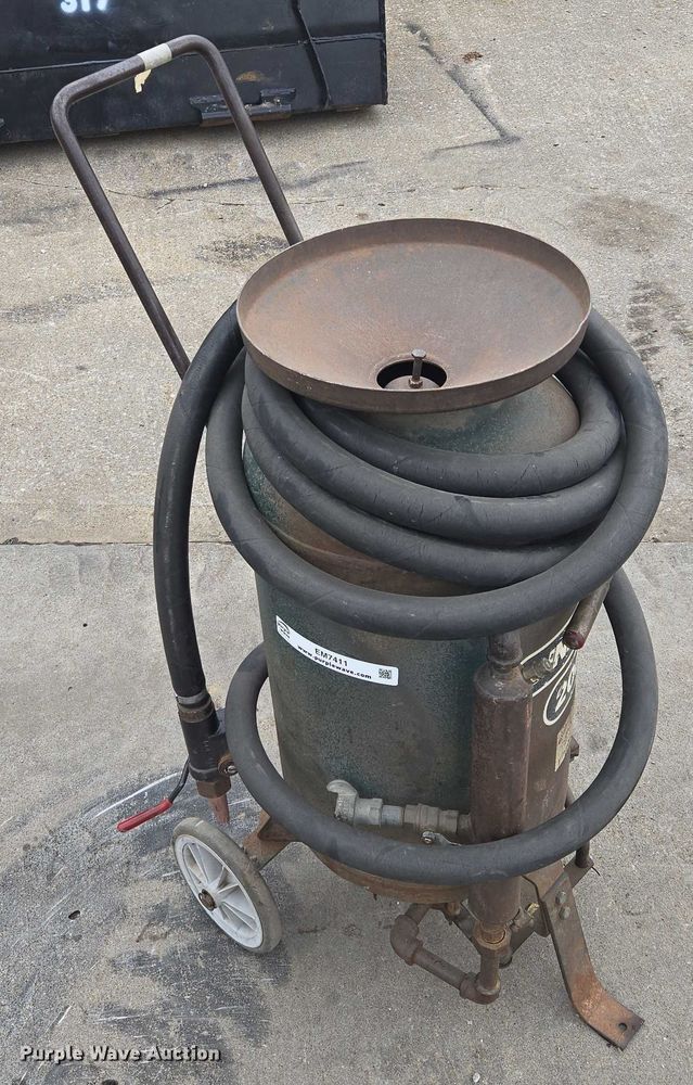 image for item EM7411 Lindsay 200 sand blaster