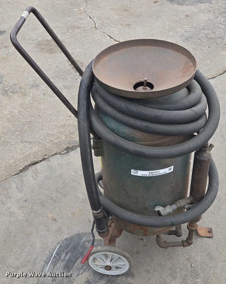 image for item EM7411 Lindsay 200 sand blaster