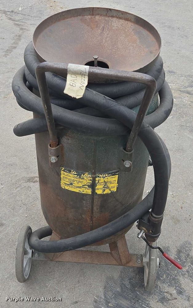 image for item EM7411 Lindsay 200 sand blaster