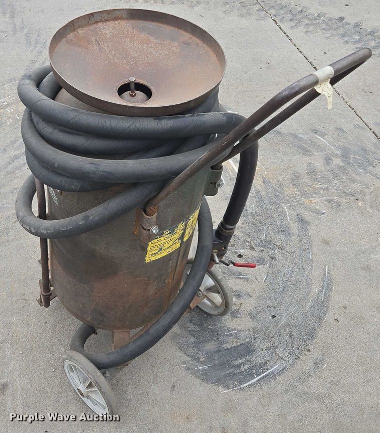 image for item EM7411 Lindsay 200 sand blaster