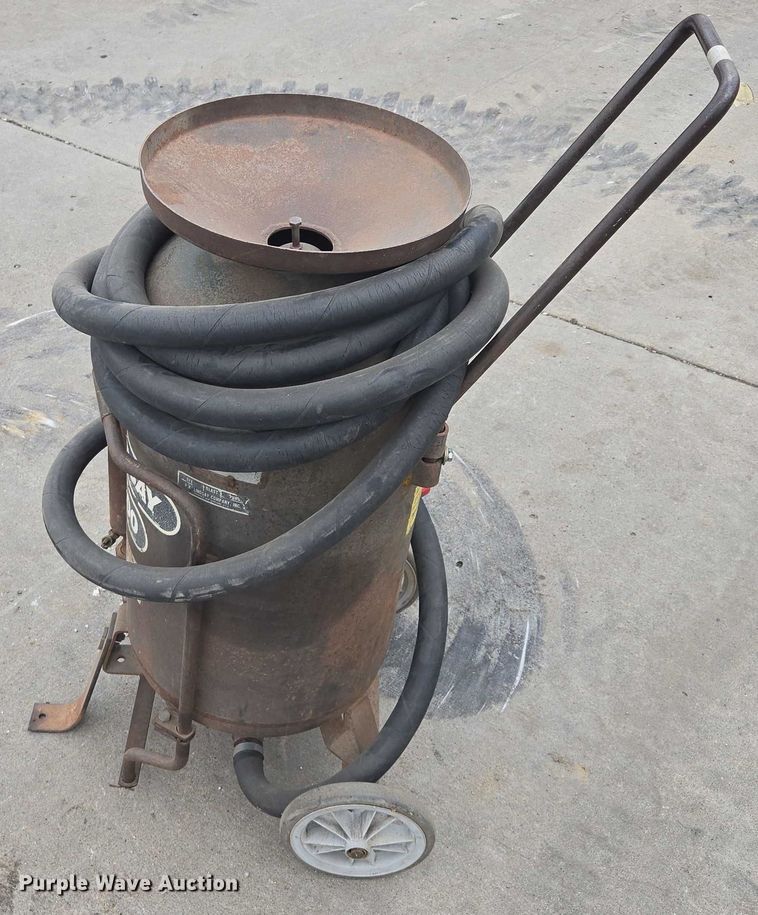 image for item EM7411 Lindsay 200 sand blaster