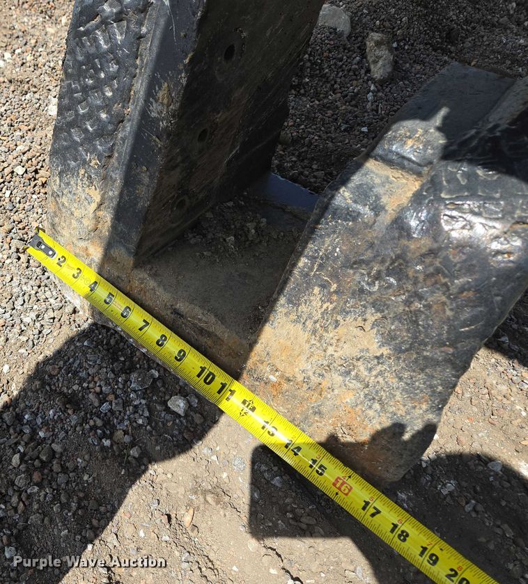 image for item EM7426 2014 Link-Belt 210X3 excavator