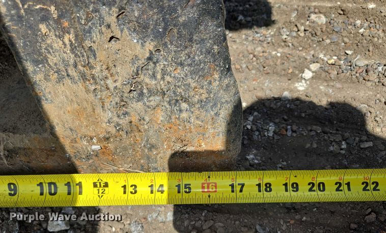 image for item EM7426 2014 Link-Belt 210X3 excavator