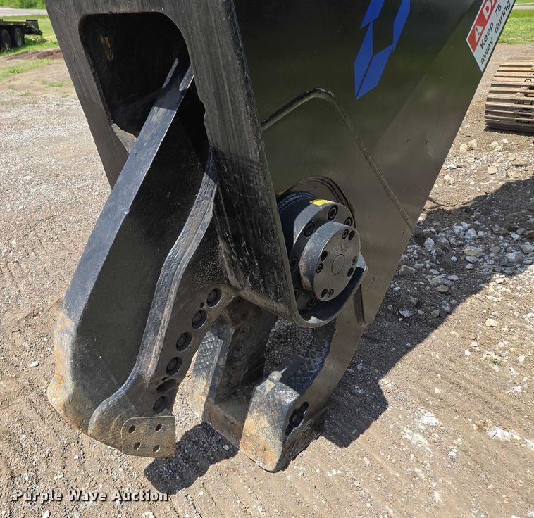 image for item EM7426 2014 Link-Belt 210X3 excavator