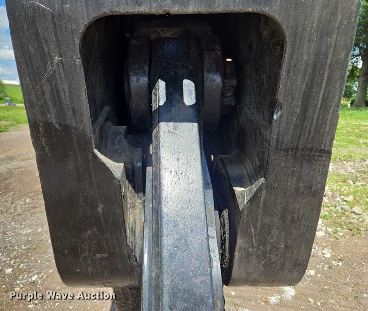 image for item EM7426 2014 Link-Belt 210X3 excavator