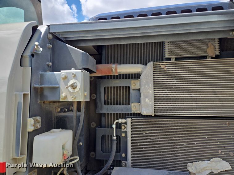 image for item EM7426 2014 Link-Belt 210X3 excavator