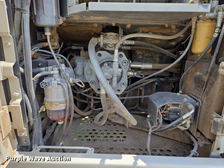 image for item EM7426 2014 Link-Belt 210X3 excavator