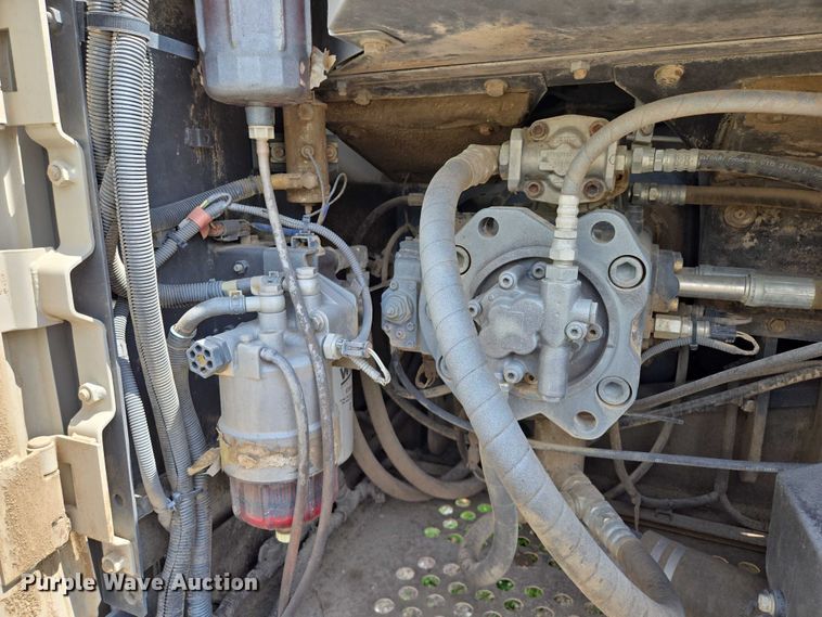 image for item EM7426 2014 Link-Belt 210X3 excavator