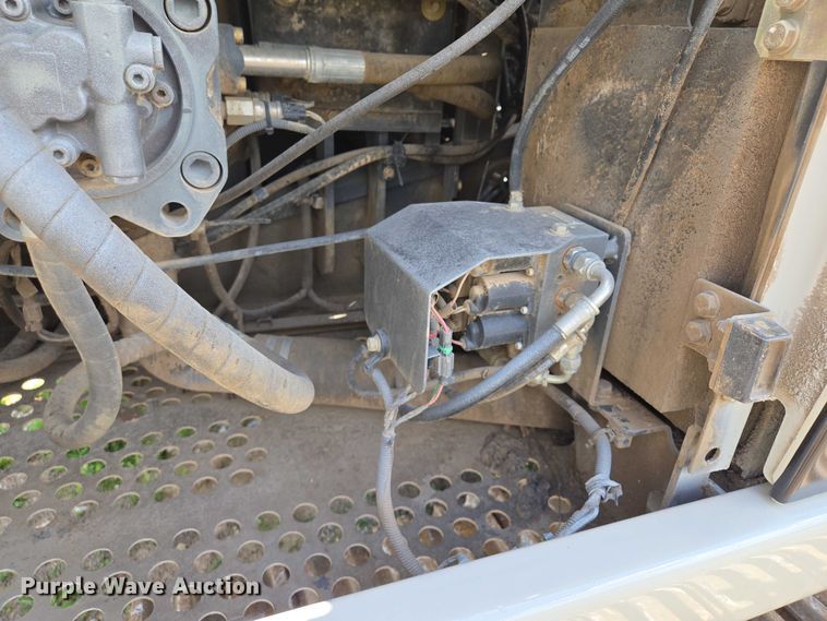 image for item EM7426 2014 Link-Belt 210X3 excavator