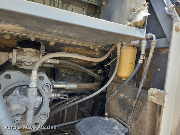 image for item EM7426 2014 Link-Belt 210X3 excavator