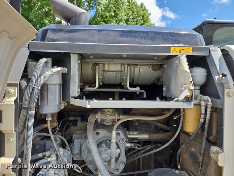 image for item EM7426 2014 Link-Belt 210X3 excavator