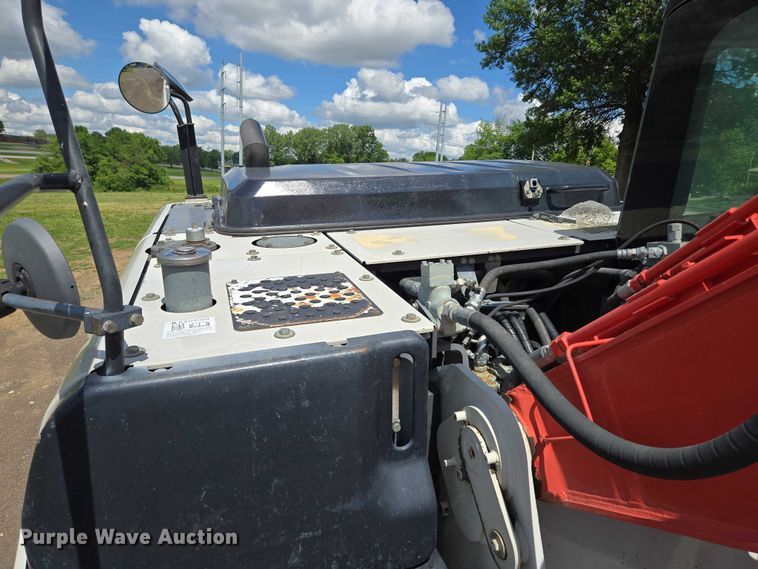 image for item EM7426 2014 Link-Belt 210X3 excavator