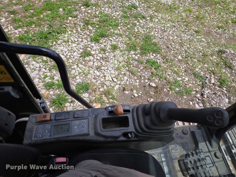 image for item EM7426 2014 Link-Belt 210X3 excavator